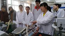 说明: F:\教务\2017教务文件\关于开展h动漫
第四届实验教学大奖赛的通知\预赛照片\微信图片_201711241504362.jpg